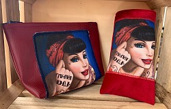 Pochette en simili cuir et étui à lunettes en velours avec une application vintage en coton