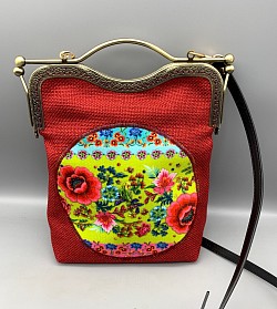 Sac rétro avec fermoir métallique / doublure assortie à l’application