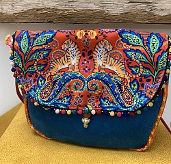 Sac bandoulière en suédine et velours lisse avec une petite poche à l’intérieur (collection INDIA)