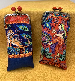 Étuis à lunettes en velours lisse et suédine avec fermoirs (collection INDIA)