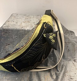 Sac banane en velours lisse et suédine