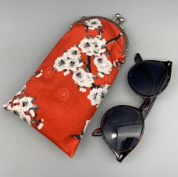 Étui à lunettes en velours avec fermoir