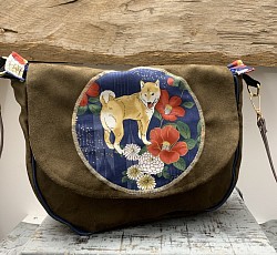 Sac besace en suedine et coton japonais avec une pochette à l’intérieur